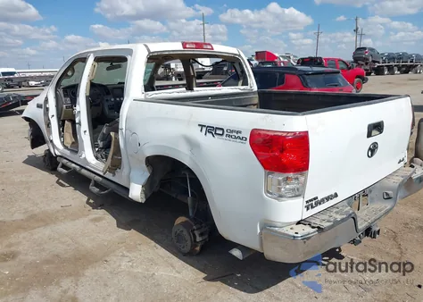 2010 Toyota Tundra Grade 5.7L V8 z USA, uszkodzony, nr VIN 5TFDW5F17AX129858